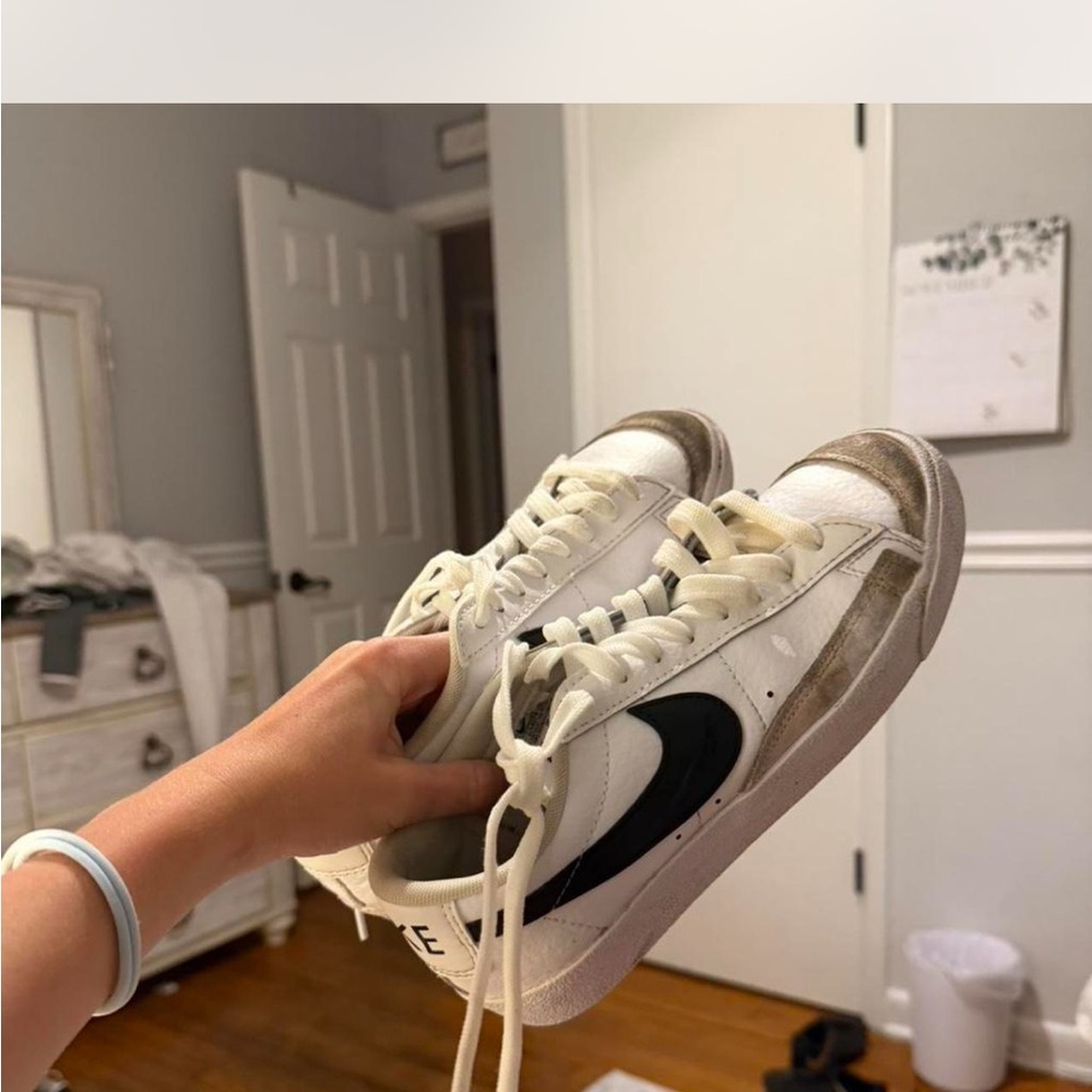 Nike White and Black Low-Top Sneakers